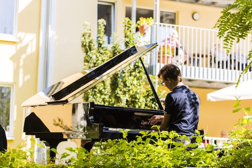 Open Air concert met muziek van Scriabin in Deine Linde in Einbeck, Fotograaf: David Silesu