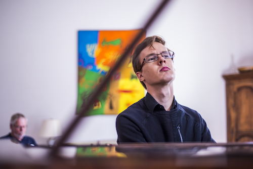 Scriabin klinkt op een historische Ritmüller vleugel van de familie Rabbetghe, Fotograaf: David Silesu